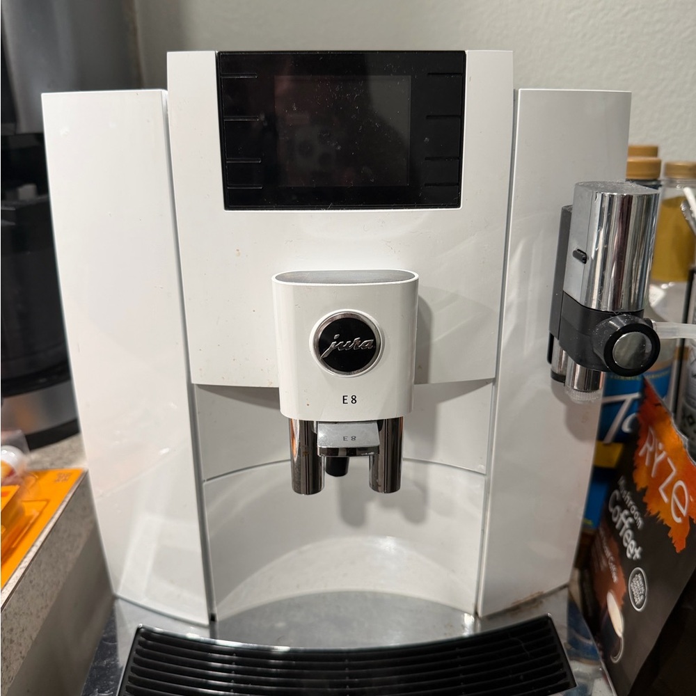Jura E8 Barista Coffee Machine